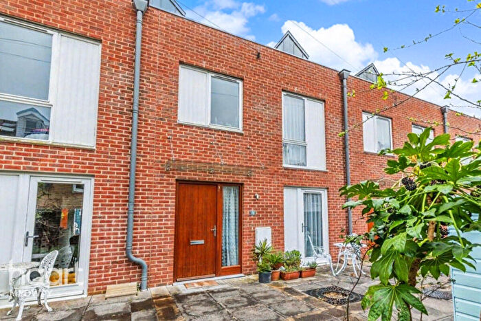 4 Bedroom Town House For Sale In Love Lane, Rochester, ME1