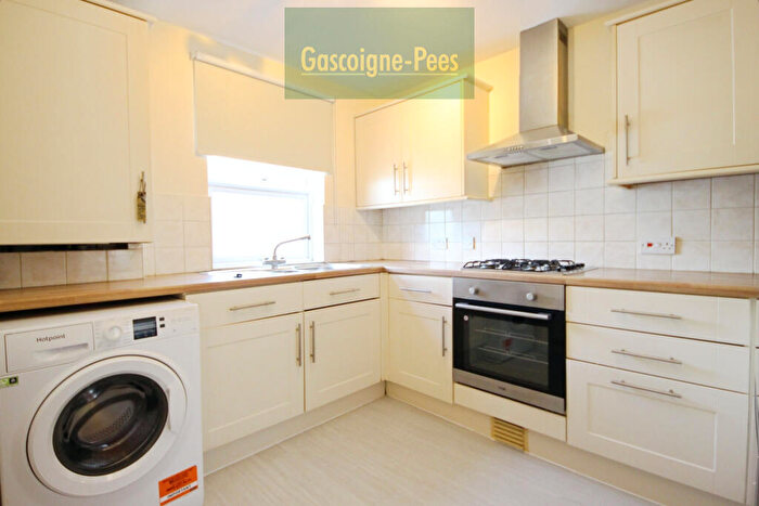 1 Bedroom Flat To Rent In Balmoral Road - Worcester Park, KT4