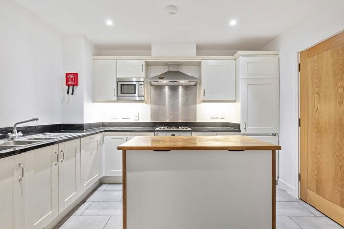 2 Bedroom Flat To Rent In Brookshill, Harrow Weald, Harrow, HA3