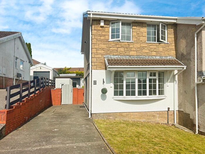 2 Bedroom House To Rent In Ridgewood Gardens, Cimla, Neath, SA11