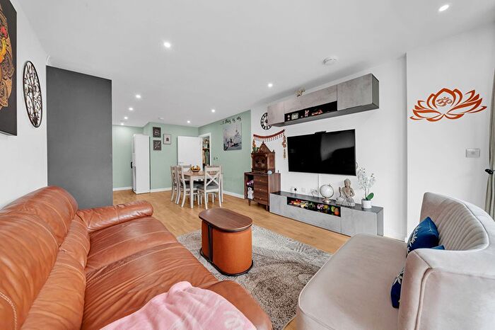 2 Bedroom Property To Rent In Hawthorne Crescent, London, SE10