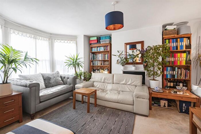 1 Bedroom Flat For Sale In Ferme Park Road, Crouch End, London, N8