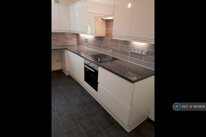 2 Bedroom Flat To Rent In Fox Road, Nottingham, NG2