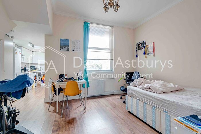 Studio To Rent In Bamborough Gardens, Shepherd's Bush, London, W12