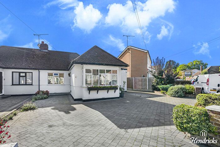 2 Bedroom Bungalow For Sale In Blenheim Park Close, Leigh-On-Sea, SS9