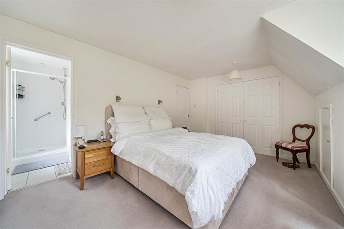 5 Bedroom Detached House For Sale In Edgcumbe Park Drive Crowthorne, Berkshire, RG45