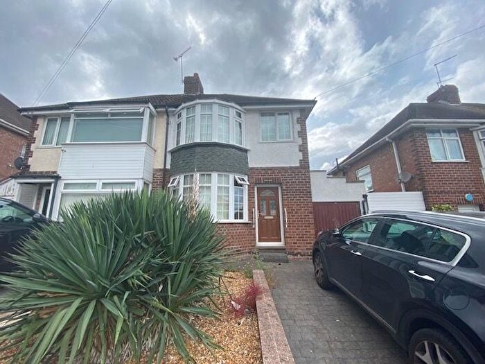 3 Bedroom Property To Rent In Defford Drive, Oldbury, B68