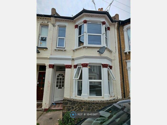 2 Bedroom Flat To Rent In Gordon Road, Southend-On-Sea, SS1
