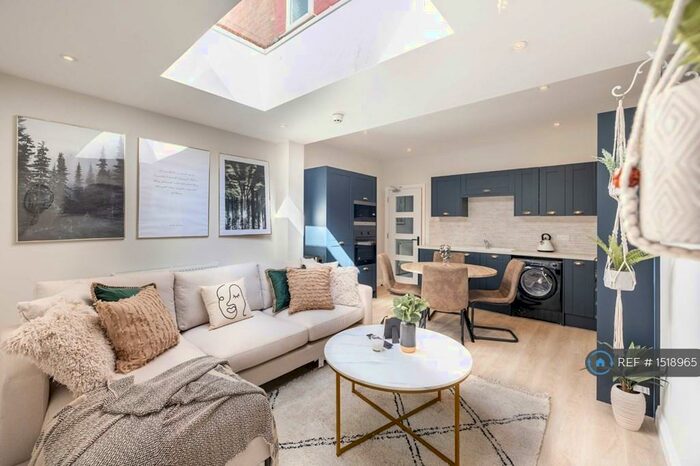 5 Bedroom Semi-Detached House To Rent In Harborne Lane, Selly Oak, Birmingham, B29