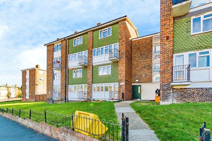 2 Bedroom Flat For Sale In Frimley Close, New Addington, Croydon, CR0