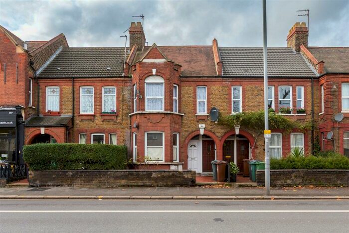 2 Bedroom Apartment To Rent In Chingford Road, Walthamstow, E17