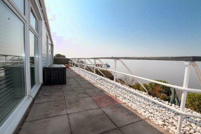 3 Bedroom Flat To Rent In Wellington Terrace, Clevedon, BS21