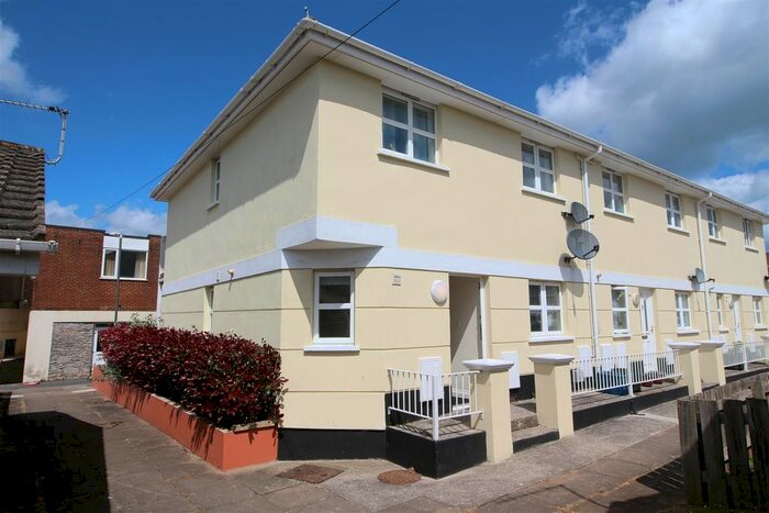 2 Bedroom Flat To Rent In St. Edmunds Road, Torquay, TQ1