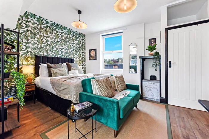 Studio To Rent In Wightman Road, Turnpike Lane London, N8