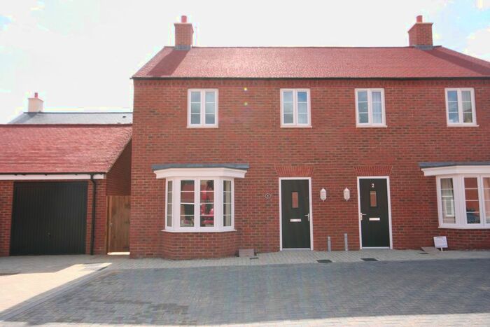 3 Bedroom Semi-Detached House To Rent In Spindle Mews, Buckingham, MK18