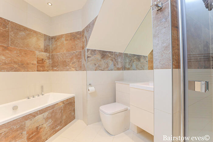 2 Bedroom Flat To Rent In North Chingford, London, E4