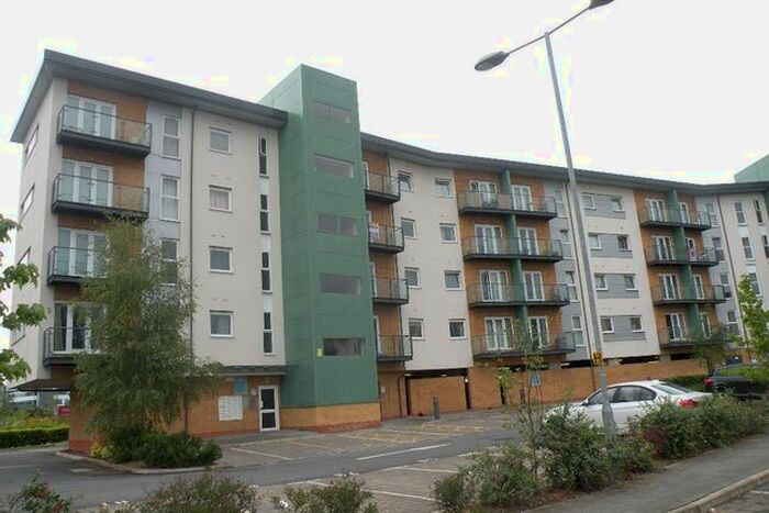 3 Bedroom Flat To Rent In Parkhouse Court, Hatfield, AL10