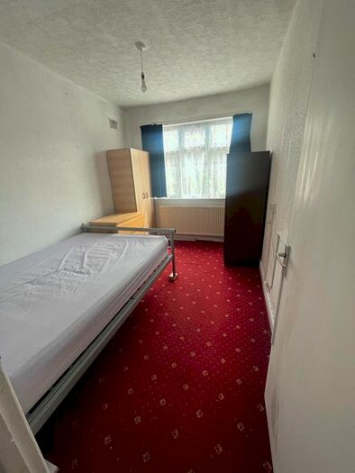 1 Bedroom Flat To Rent In Staines Road, Ilford, IG1