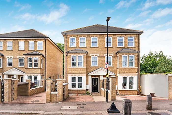 5 Bedroom Semi Detached House For Sale In West Avenue, Walthamstow, London, E17