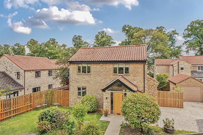 3 Bedroom Detached House For Sale In Aspen Way, Tadcaster, LS24