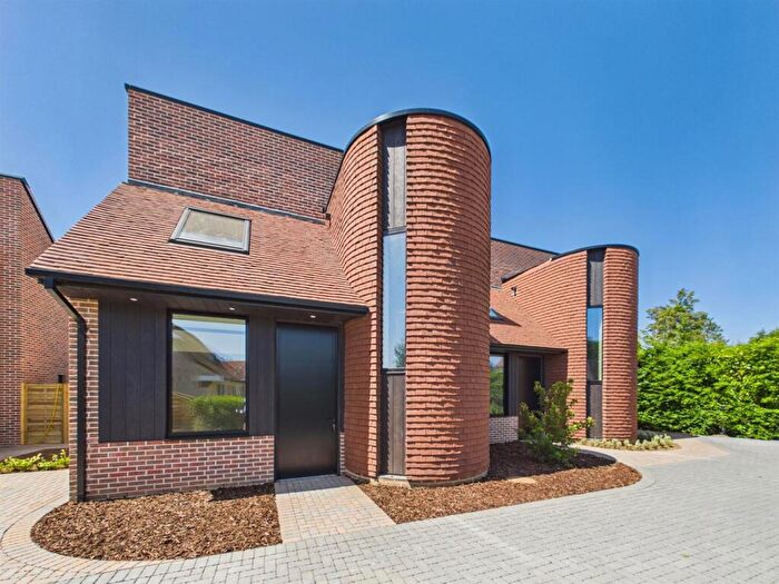 3 Bedroom House For Sale In Kearton Place, Kenley, CR8
