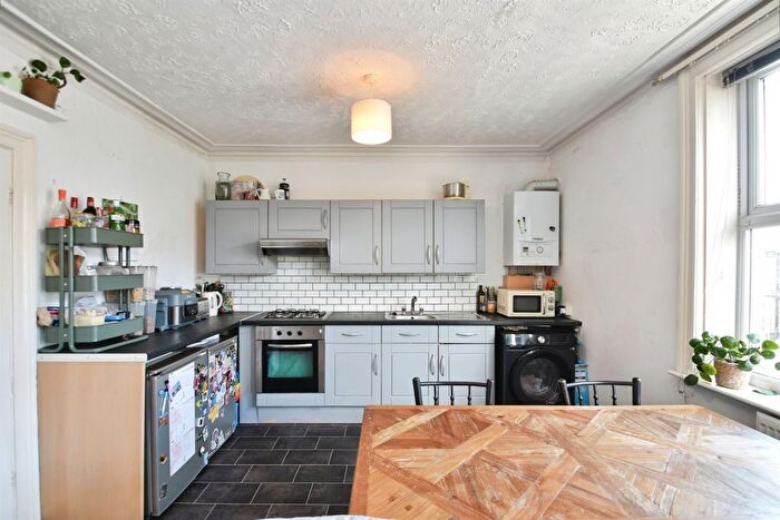 2 Bedroom Flat To Rent In Mayfield Grove, Harrogate, HG1