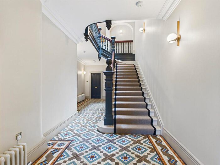 2 Bedroom Flat For Sale In Broad Walk, Buxton, SK17