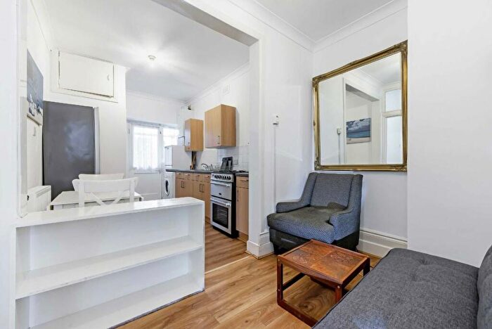 2 Bedroom Flat To Rent In Romilly Road, London, N4