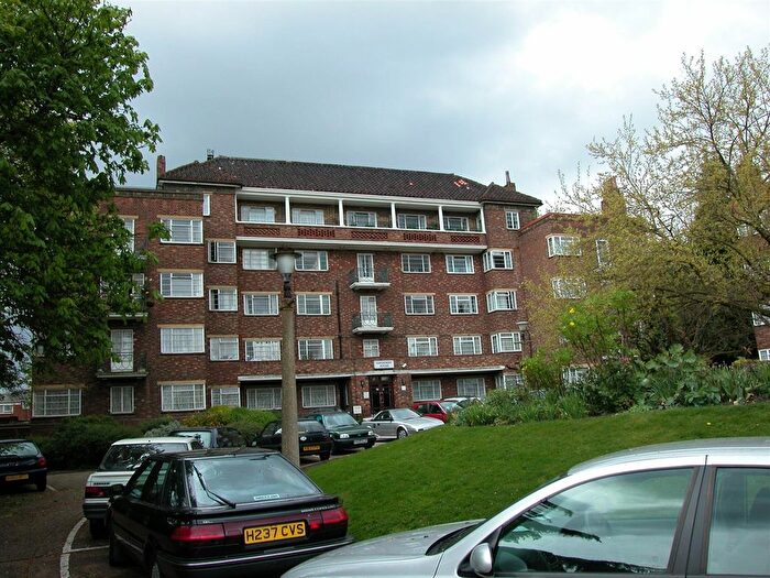 2 Bedroom Flat To Rent In Courtney House, Mulberry Close, Hendon, NW4
