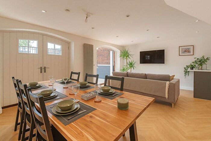 2 Bedroom Detached House For Sale In Carlton Crescent, Southampton, Hampshire, SO15