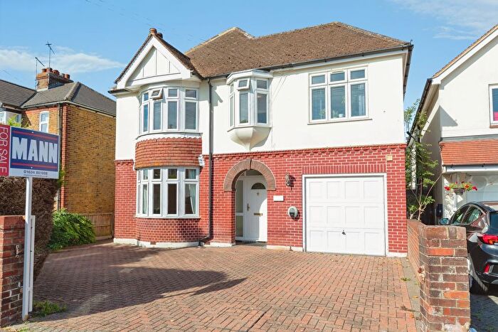 4 Bedroom Detached House For Sale In Springvale, Gillingham, Kent, ME8