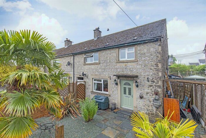3 Bedroom End Of Terrace House For Sale In New Close, Eyam, Hope Valley, S32