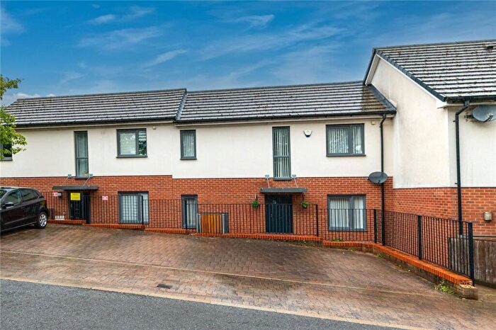 2 Bedroom End Of Terrace House For Sale In Someries Hill, Luton, Bedfordshire, LU2