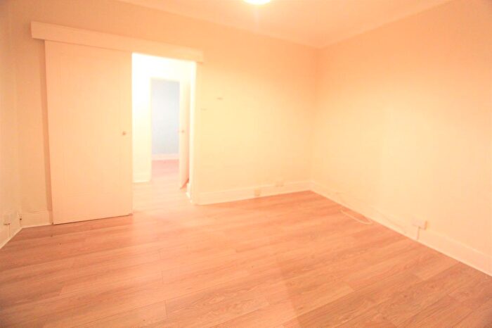 2 Bedroom Maisonette For Sale In Lea Road, Enfield, EN2