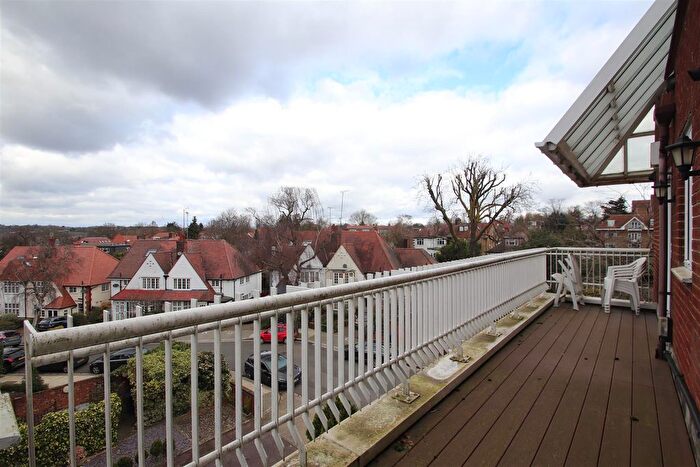 2 Bedroom Flat To Rent In Hendon Lane, London, N3