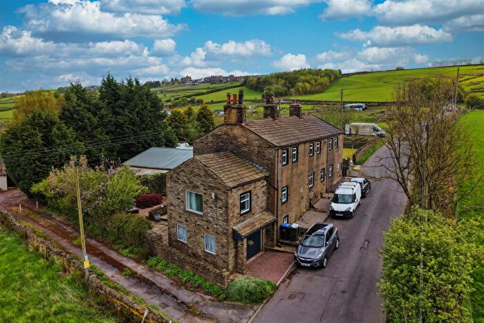 4 Bedroom Farm House For Sale In Bridle Croft, Moor Royd Gate, Pit Lane, Thornton, BD13