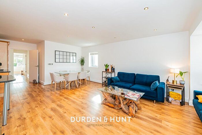 2 Bedroom Apartment For Sale In High Street, Wanstead, E11