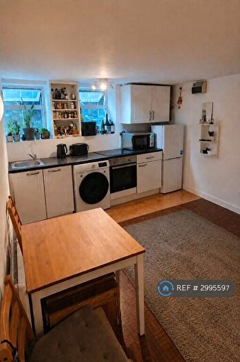 Studio To Rent In Osbaldeston Road, London, N16