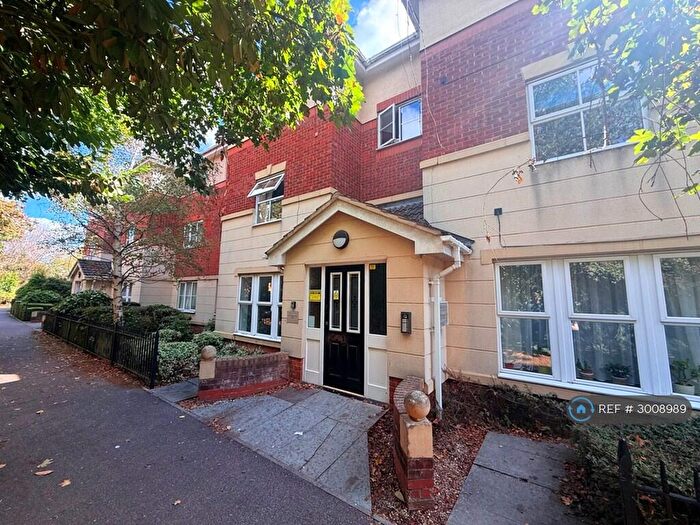 2 Bedroom Flat To Rent In Gillespie Close, Bedford, MK42