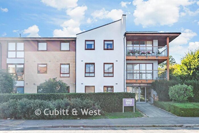 2 Bedroom Flat For Sale In Commonwealth Drive, Three Bridges, Crawley, West Sussex, RH10