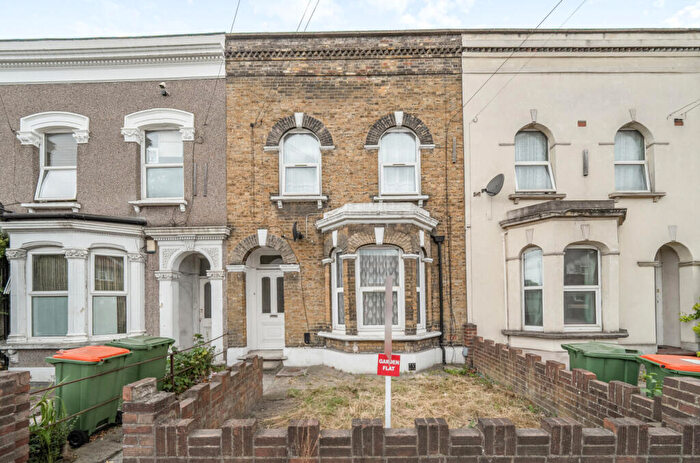 2 Bedroom Apartment For Sale In Dames Road, London, E7