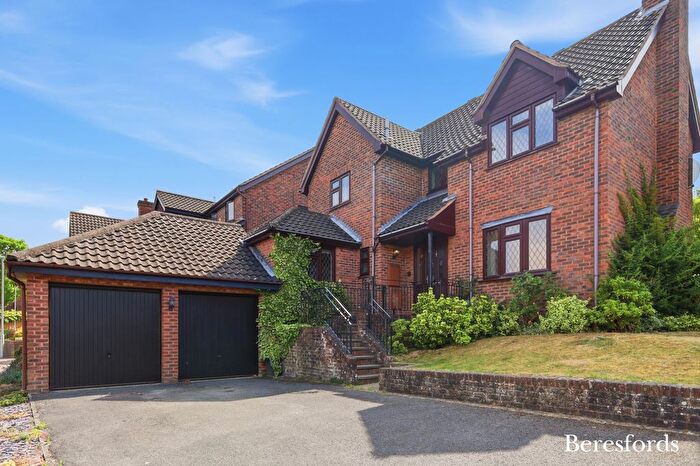 4 Bedroom Detached House For Sale In Devereux Way, Billericay, CM12