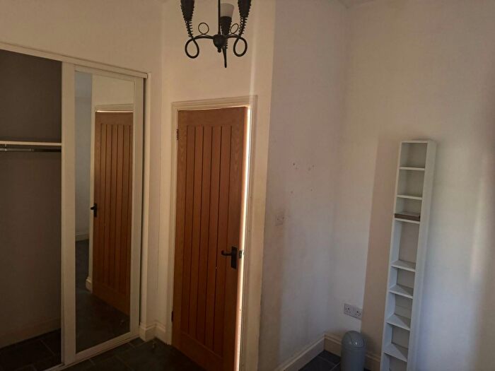 3 Bedroom Bungalow To Rent In Hall Lane, RM14