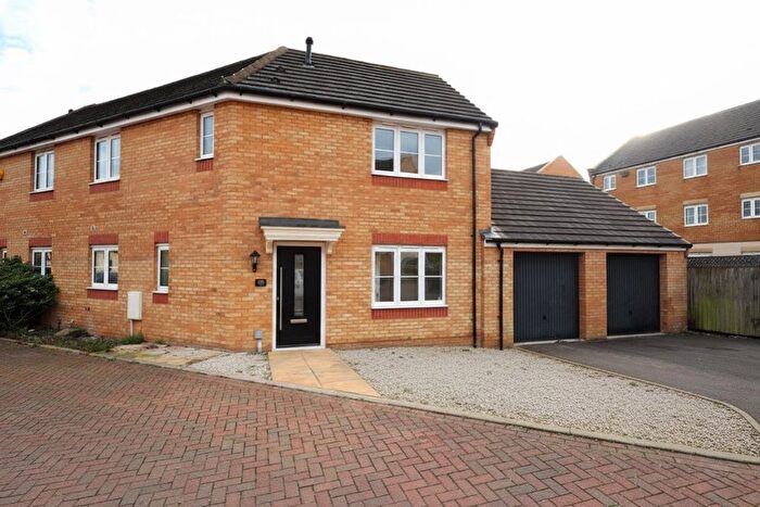 3 Bedroom Semi Detached House To Rent In Shipton Grove, Peterborough, PE7