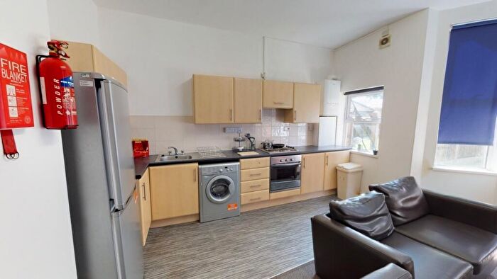 4 Bedroom House To Rent In Burns Street, Nottingham, NG7