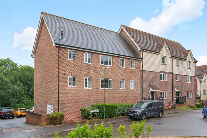2 Bedroom Flat For Sale In Harwood Close, Codmore Hill, Pulborough, West Sussex, RH20