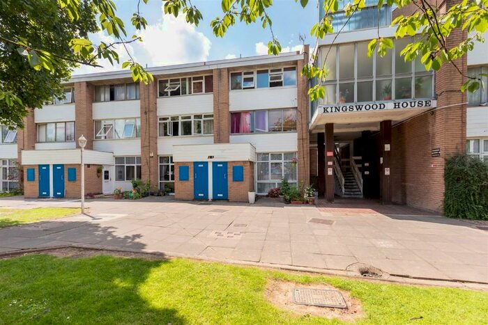 2 Bedroom Flat To Rent In Farnham Road, Slough, Berkshire, SL2