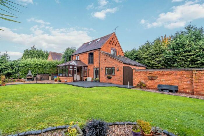 4 Bedroom Barn Conversion For Sale In Radford Road, Alvechurch, Birmingham, B48