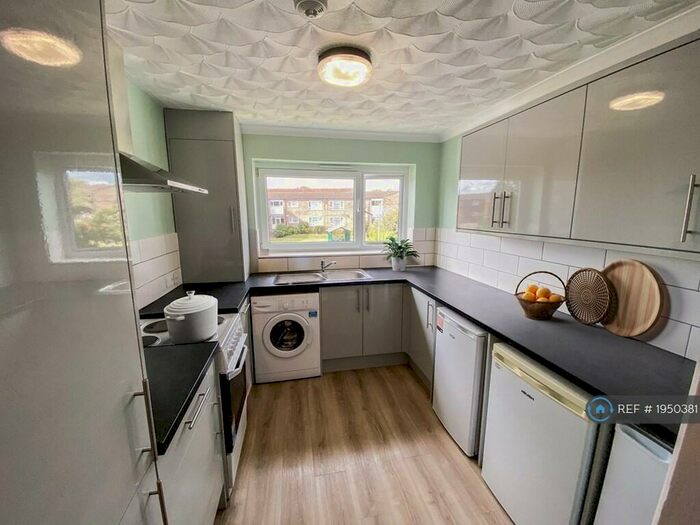 3 Bedroom Flat To Rent In Woodcock Close, Colchester, CO4