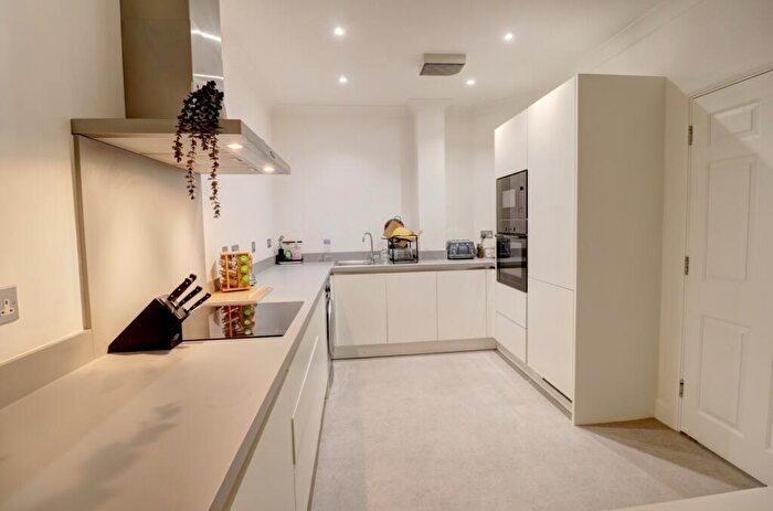 1 Bedroom Apartment For Sale In The Water Gardens, De Havilland Drive, Hazlemere, High Wycombe, HP15